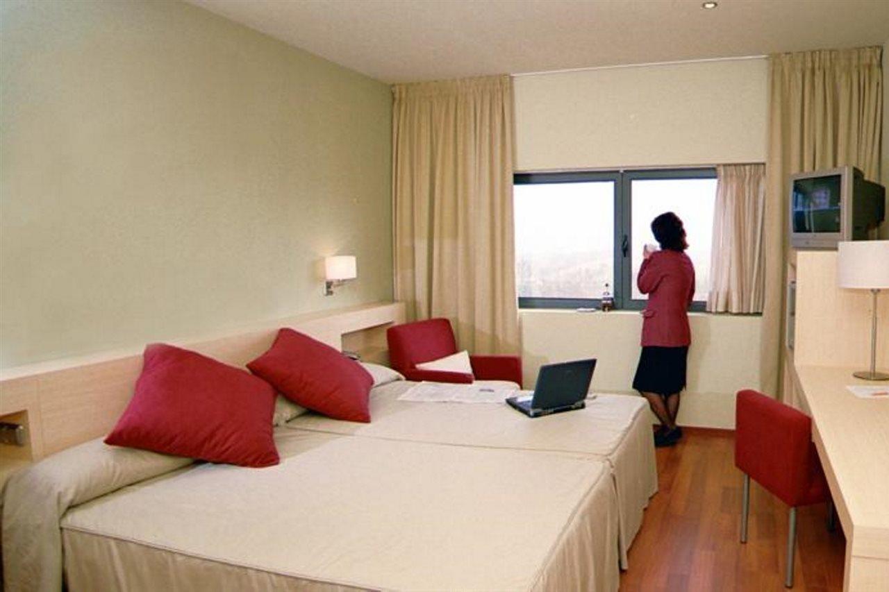 Hotel Les Torres Sant Esteve Sesrovires Exteriör bild